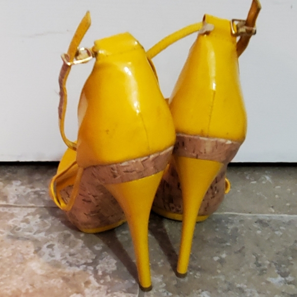 Heels - Picture 4 of 4